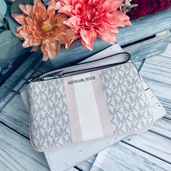 Michael Kors Wristlet - Picture 4 of 7